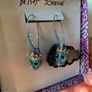 NIB Betsey Johnson Pave Rhinestones Bride & Groom Skull Earrings